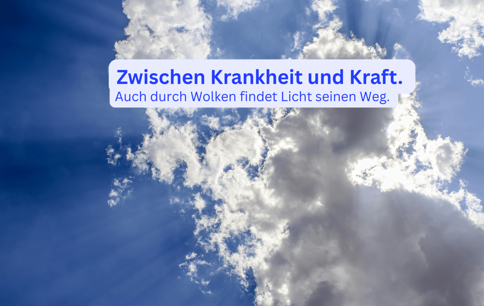 Licht bricht durch dunkle Wolken als Sinnbild für innere Stärke bei chronischer Krankheit