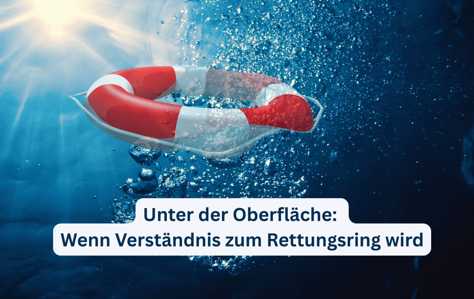 Rettungsring im Wasser inmitten von Luftblasen unter der Oberfläche. Das Motiv steht für unsichtbare Belastungen bei Long Covid und ME/CFS und zeigt, wie wichtig Verständnis und Halt durch Angehörige für chronisch Erkrankte sind.